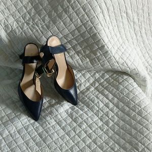 Navy blue pumps nine west